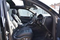 USED 2023 72 PORSCHE CAYENNE 3.0 V6 E-Hybrid 17.9kWh Platinum Edition SUV 5dr Petrol Plug-in Hybrid TiptronicS 4WD Euro 6 (s/s) (3.6kW Charger) (462 ps) Full Service History | 1 Former Keeper | Electric Panoramic Roof | 4 Wheel Drive | ULEZ Free | Full Black Leather Upholstery | Camera | MOT Valid (05/05/2027)