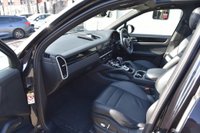 USED 2023 72 PORSCHE CAYENNE 3.0 V6 E-Hybrid 17.9kWh Platinum Edition SUV 5dr Petrol Plug-in Hybrid TiptronicS 4WD Euro 6 (s/s) (3.6kW Charger) (462 ps) Full Service History | 1 Former Keeper | Electric Panoramic Roof | 4 Wheel Drive | ULEZ Free | Full Black Leather Upholstery | Camera | MOT Valid (05/05/2027)