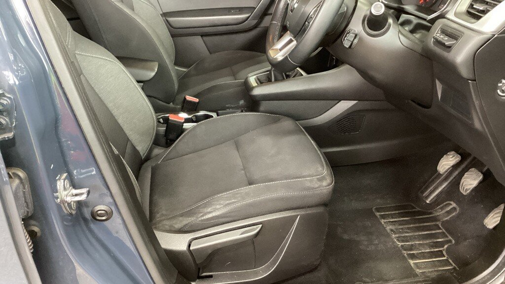 USED 2021 70 RENAULT CAPTUR 1.3 TCe Iconic SUV 5dr Petrol Manual Euro 6 (s/s) (130 ps) 