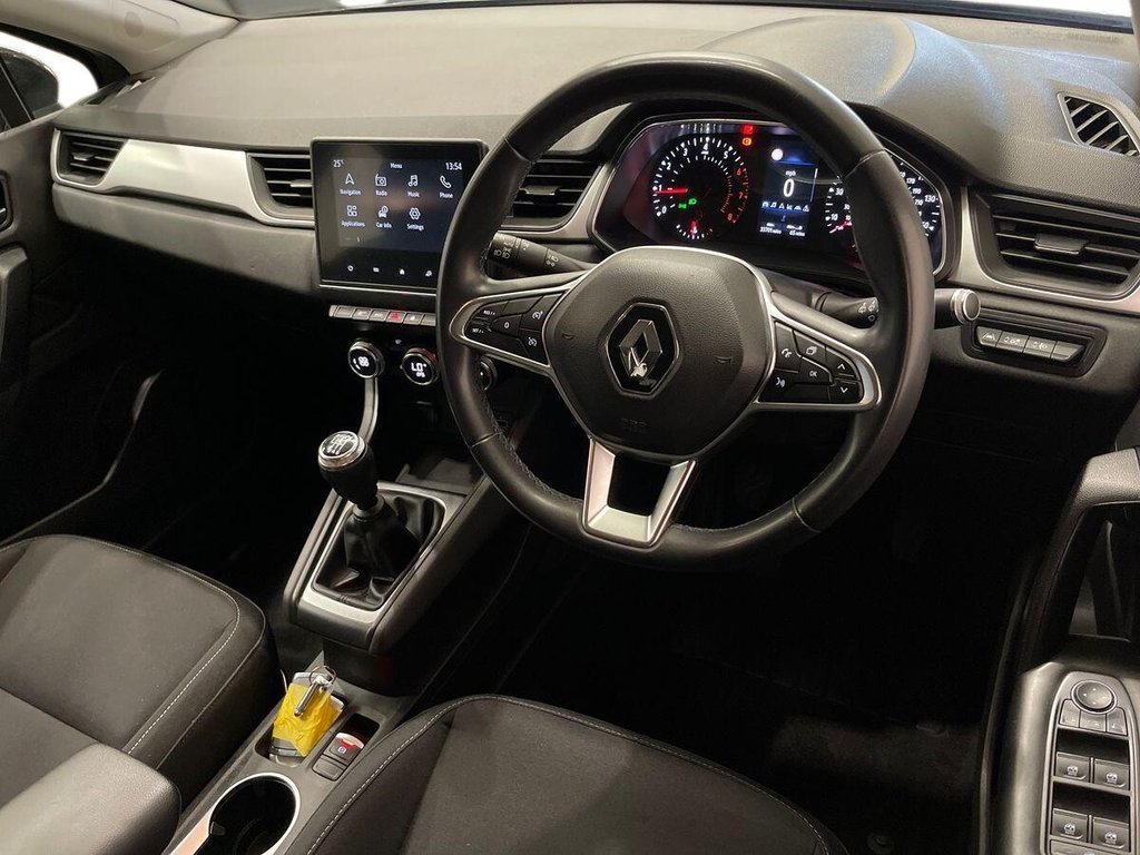 USED 2021 70 RENAULT CAPTUR 1.3 TCe Iconic SUV 5dr Petrol Manual Euro 6 (s/s) (130 ps) Sat Nav