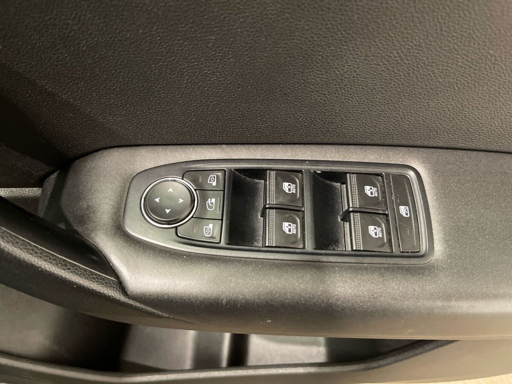 USED 2021 70 RENAULT CAPTUR 1.3 TCe Iconic SUV 5dr Petrol Manual Euro 6 (s/s) (130 ps) Sat Nav