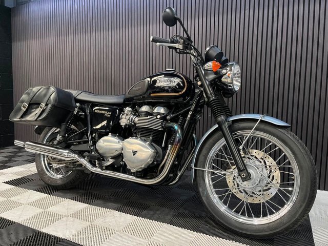 View our TRIUMPH BONNEVILLE T100