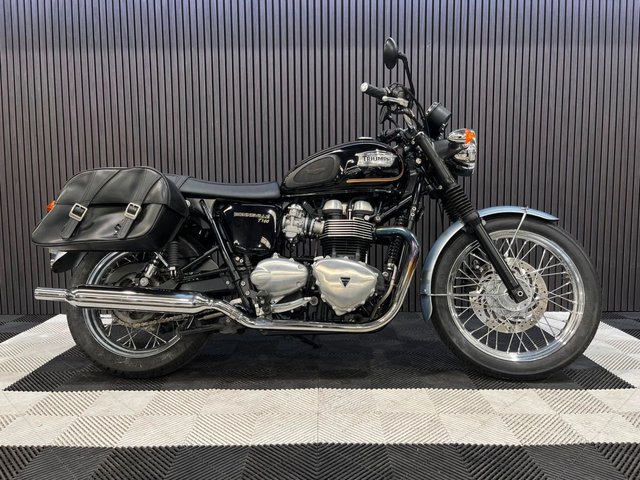 View our TRIUMPH BONNEVILLE T100