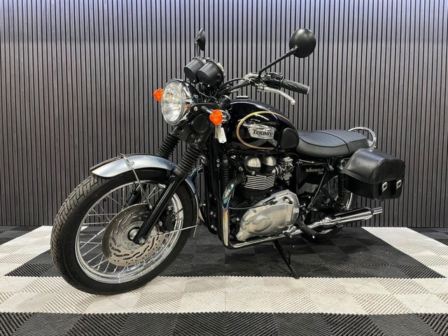 View our TRIUMPH BONNEVILLE T100