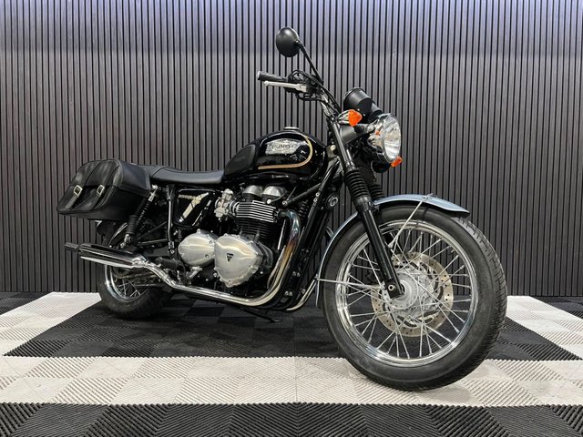 View our TRIUMPH BONNEVILLE T100