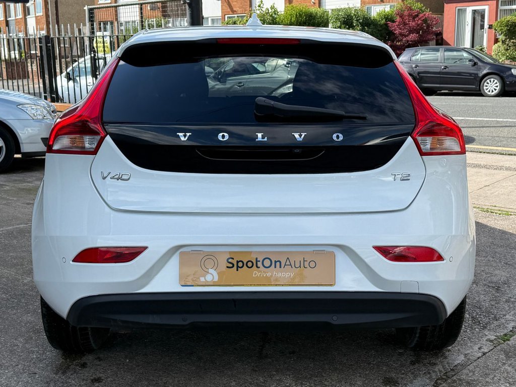 USED 2018 18 VOLVO V40 1.5 T2 GPF Momentum Nav Plus Hatchback 5dr Petrol Auto Euro 6 (s/s) (122 ps) AUTO+SAT NAV+BLUETOOTH+CRUISE