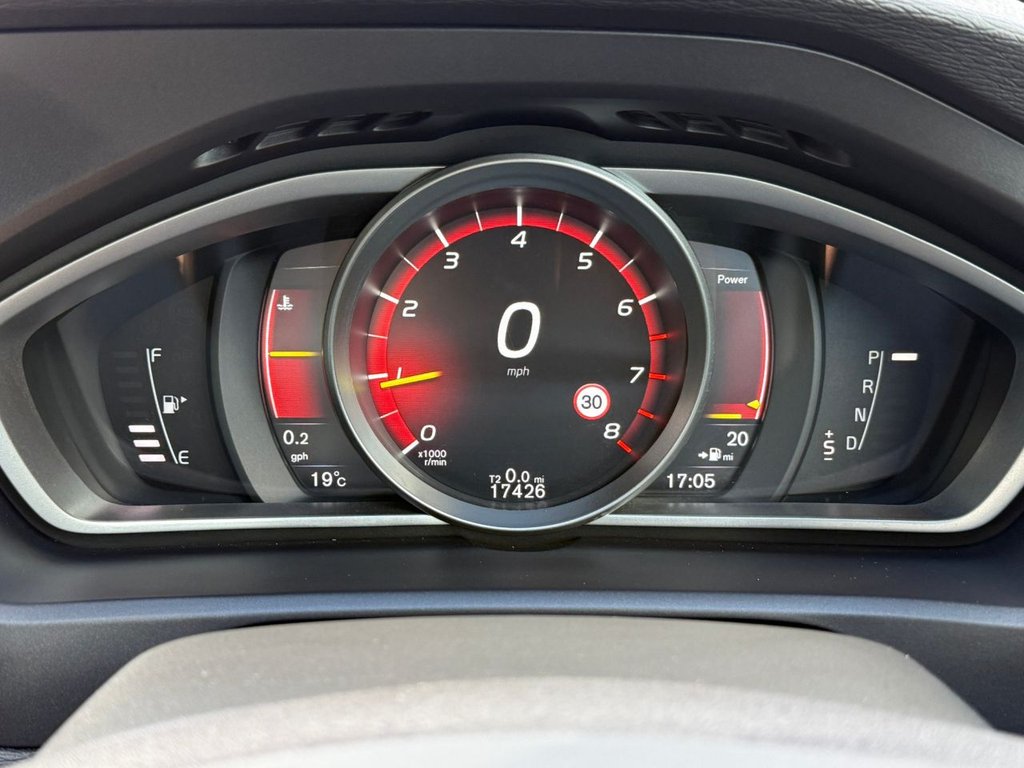 USED 2018 18 VOLVO V40 1.5 T2 GPF Momentum Nav Plus Hatchback 5dr Petrol Auto Euro 6 (s/s) (122 ps) AUTO+SAT NAV+BLUETOOTH+CRUISE