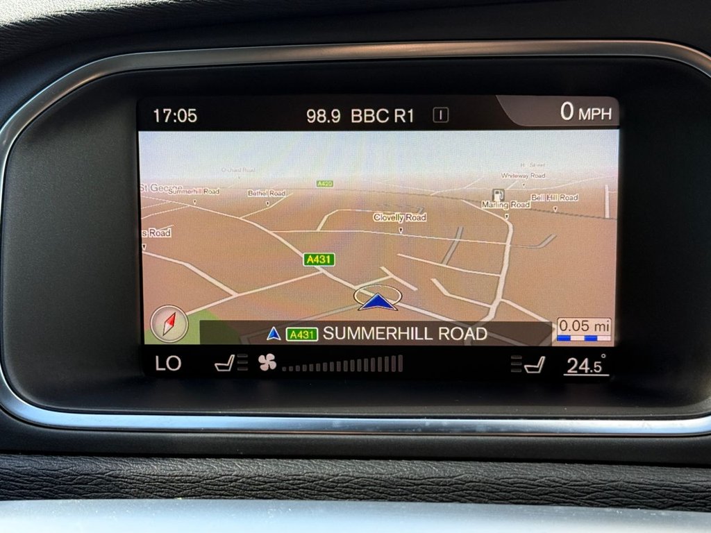 USED 2018 18 VOLVO V40 1.5 T2 GPF Momentum Nav Plus Hatchback 5dr Petrol Auto Euro 6 (s/s) (122 ps) AUTO+SAT NAV+BLUETOOTH+CRUISE