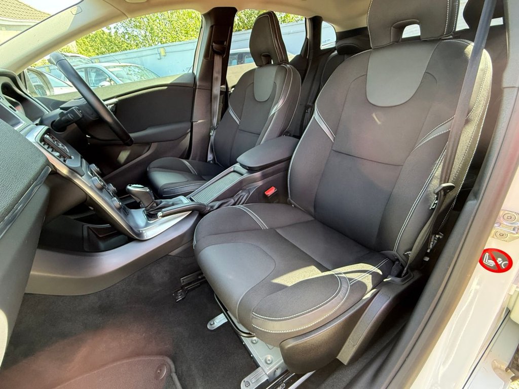 USED 2018 18 VOLVO V40 1.5 T2 GPF Momentum Nav Plus Hatchback 5dr Petrol Auto Euro 6 (s/s) (122 ps) AUTO+SAT NAV+BLUETOOTH+CRUISE