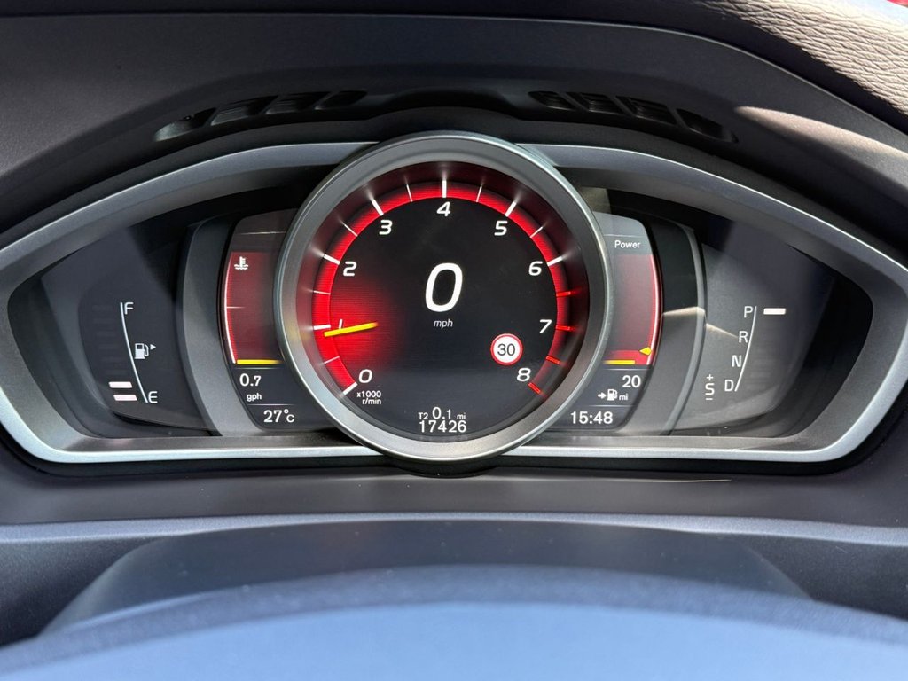 USED 2018 18 VOLVO V40 1.5 T2 GPF Momentum Nav Plus Hatchback 5dr Petrol Auto Euro 6 (s/s) (122 ps) AUTO+SAT NAV+BLUETOOTH+CRUISE