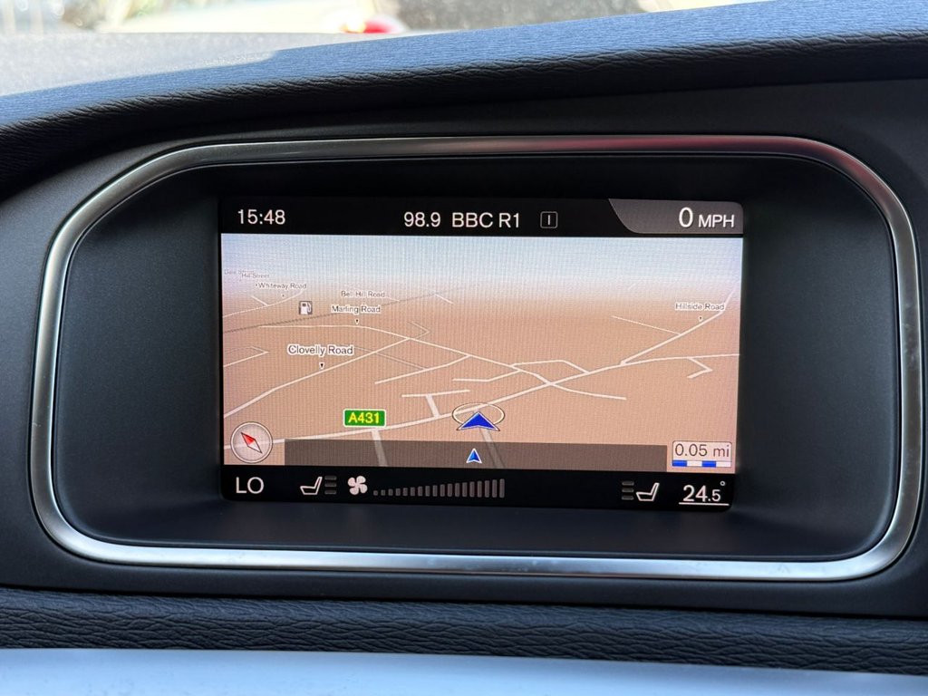 USED 2018 18 VOLVO V40 1.5 T2 GPF Momentum Nav Plus Hatchback 5dr Petrol Auto Euro 6 (s/s) (122 ps) AUTO+SAT NAV+BLUETOOTH+CRUISE