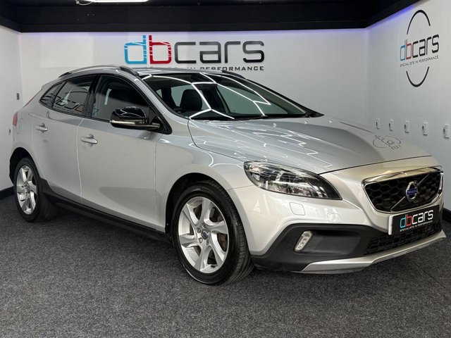 View our VOLVO V40 CROSS COUNTRY