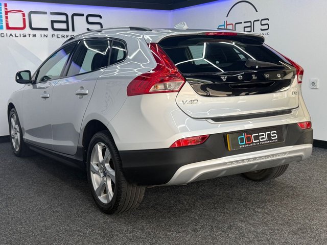 View our VOLVO V40 CROSS COUNTRY