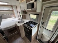 USED 2017 17 SWIFT ESCAPE 694 Distinction 