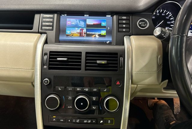 View our LAND ROVER DISCOVERY SPORT