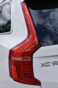 USED 2018 18 VOLVO XC90 2.0h T8 Twin Engine 10.4kWh Momentum SUV 5dr Petrol Plug-in Hybrid Auto 4WD Euro 6 (s/s) (390 ps) 1 Former Keeper | Full Service History | 360 Surround View Camera | 2 Keys | 7 Seater | Satellite Navigation | Full Black Leather Upholstery | 19" Alloy Wheels | Winter Pack | Integrated Sun Curtains | HUD Head Up Display | Family Pack | Xenium Pack | Ice White | BLISS Blind Spot Information System | Apple CarPlay | Park Assist Pilot | MOT Valid (20/02/2027)