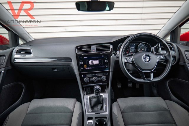 View our VOLKSWAGEN GOLF
