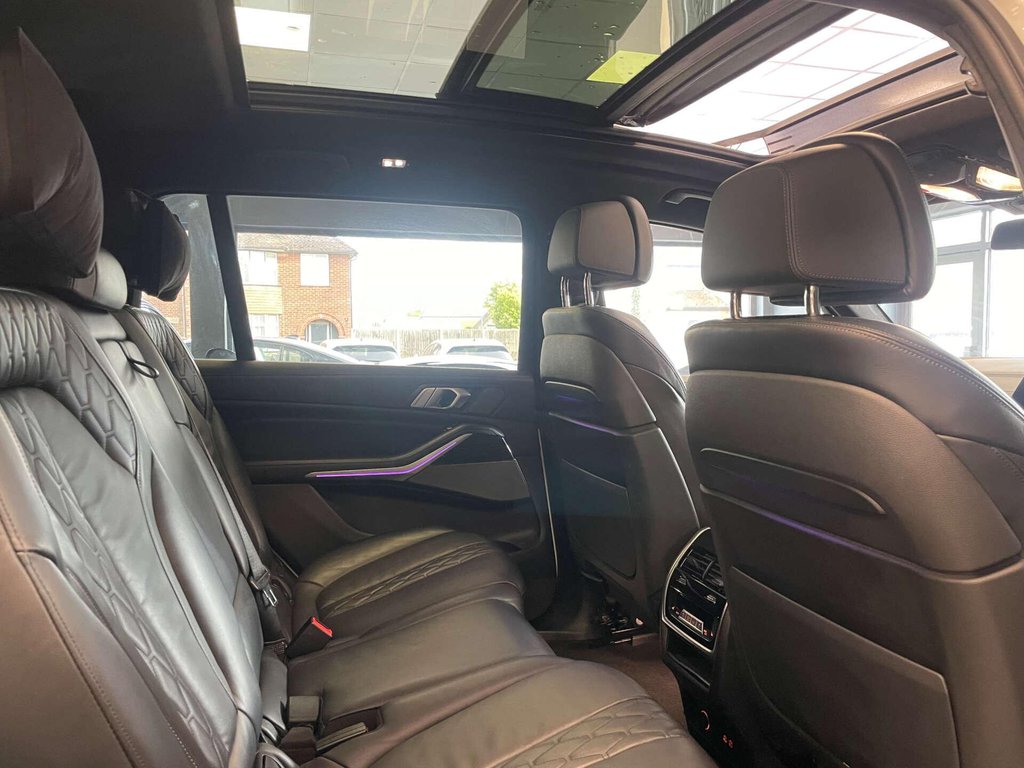 USED 2020 20 BMW X7 3.0 X7 xDrive 30d M Sport Auto 4WD 5dr FBMWSH + PAN ROOF + TECH PACK