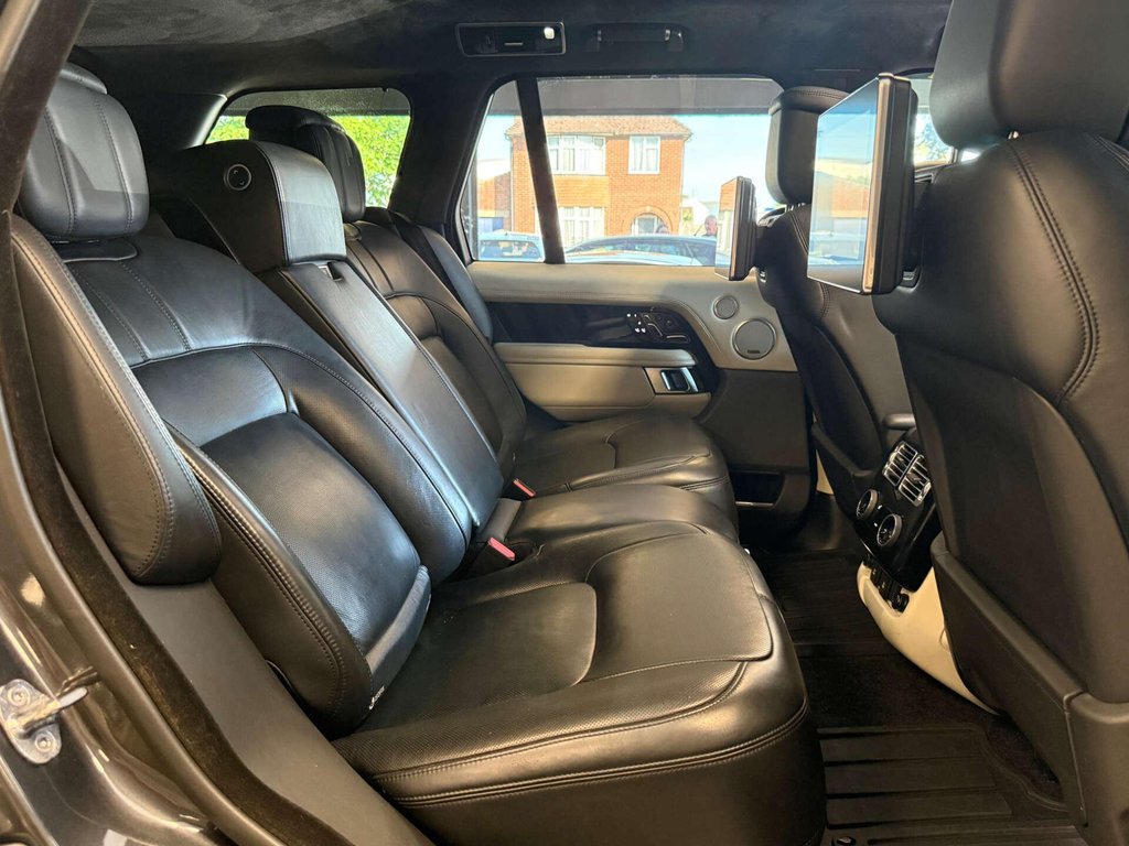 USED 2019 19 LAND ROVER RANGE ROVER 2.0 Range Rover Autobiography P400e Auto 4WD 5dr FSH + PAN ROOF + REAR ENT