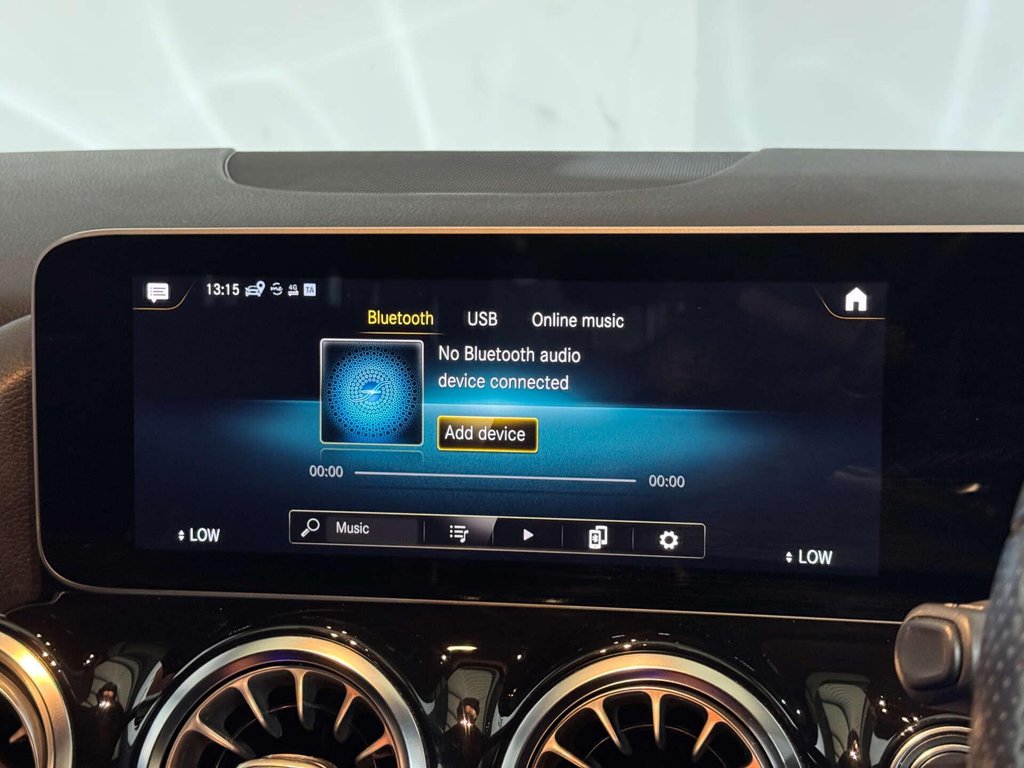 USED 2020 70 MERCEDES-BENZ GLA 1.3 GLA 200 AMG Line Premium Auto 5dr SH + REV.CAM + AMBIENT LIGHTIN