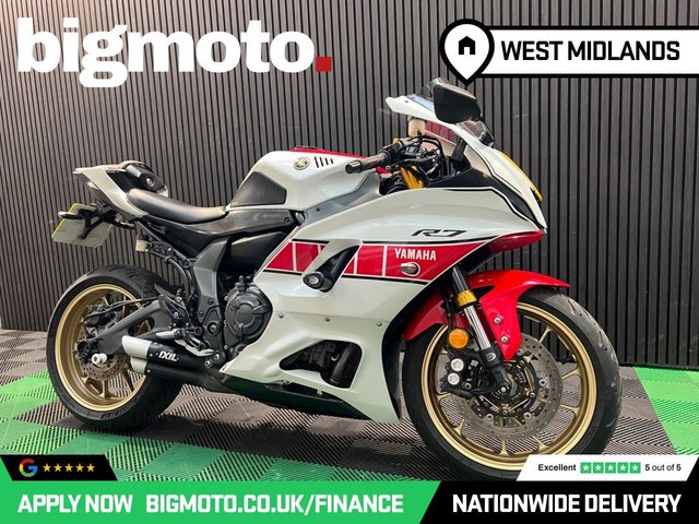 View our YAMAHA R7
