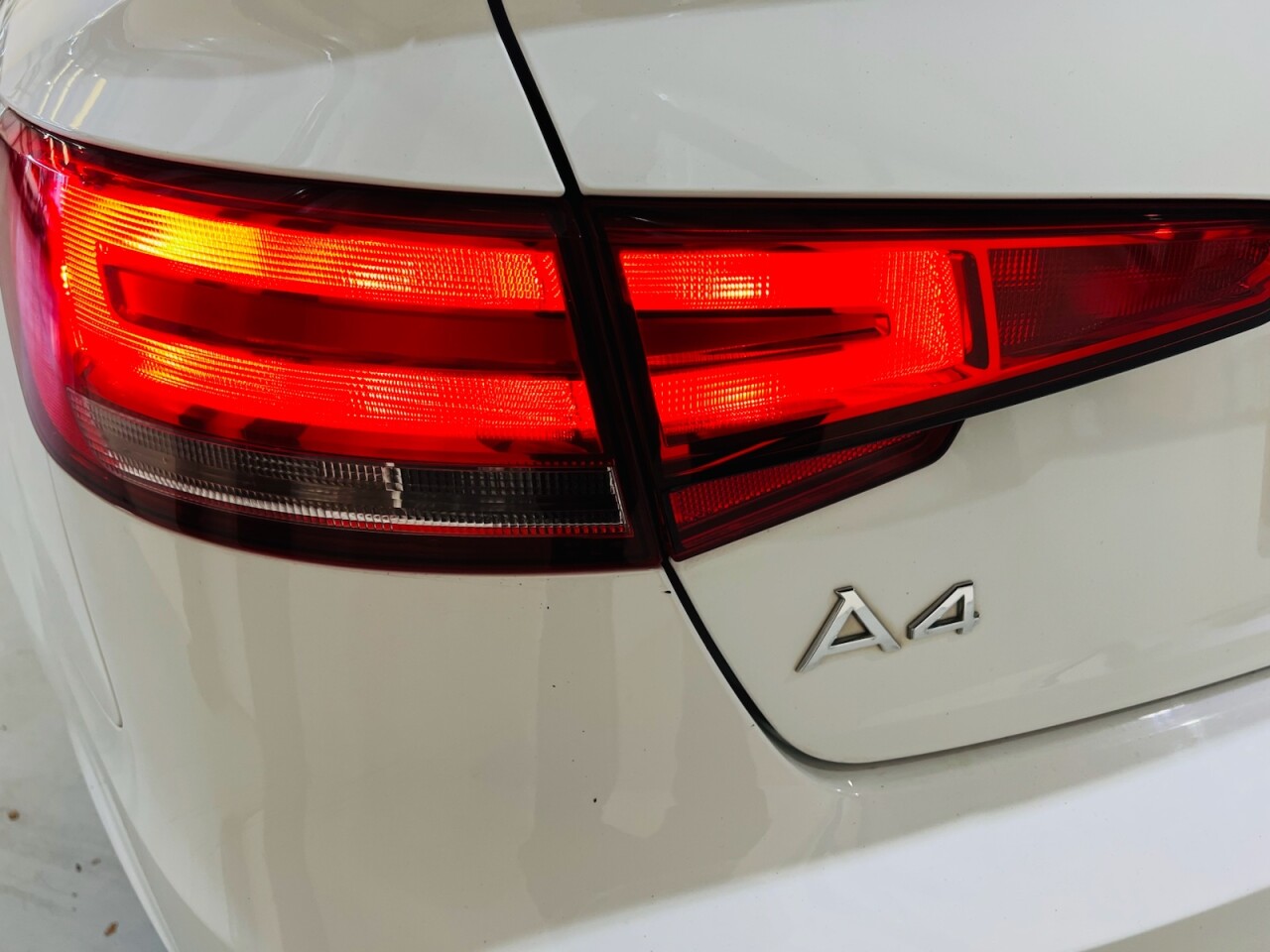2016 Audi A4 thumbnail 16