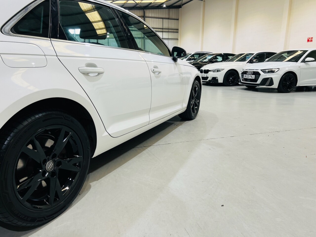 2016 Audi A4 thumbnail 19