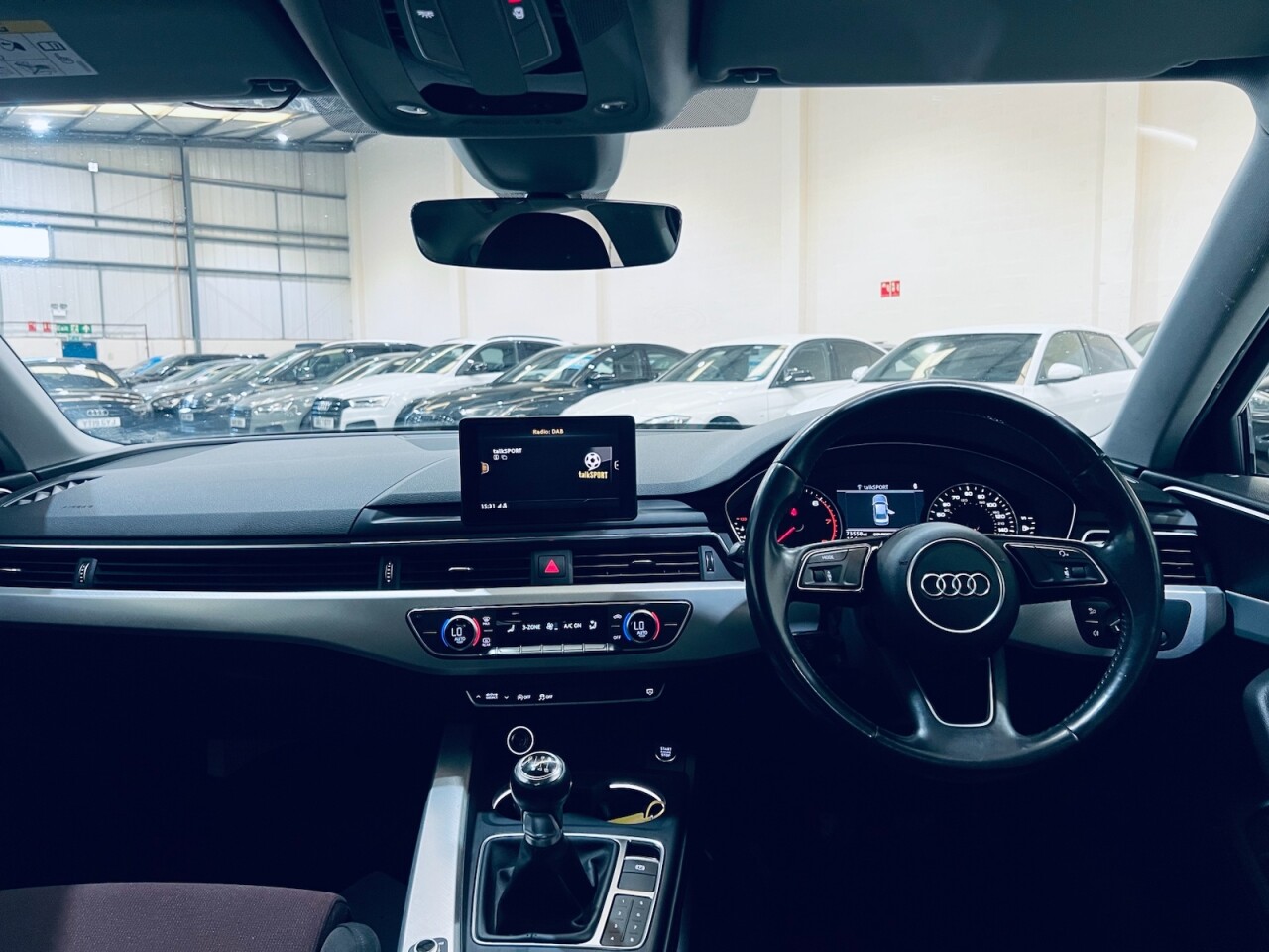 2016 Audi A4 thumbnail 23