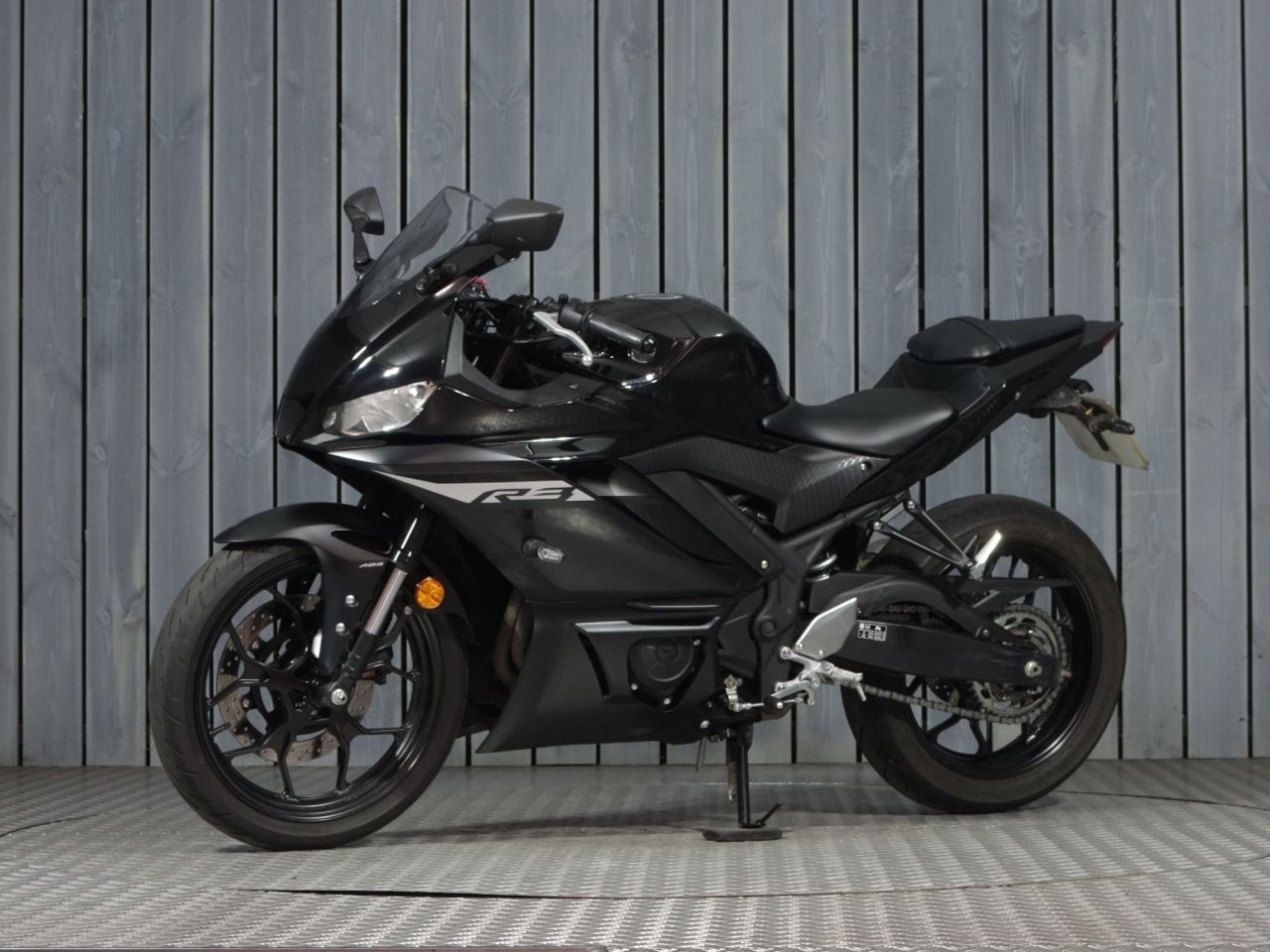 YAMAHA R3