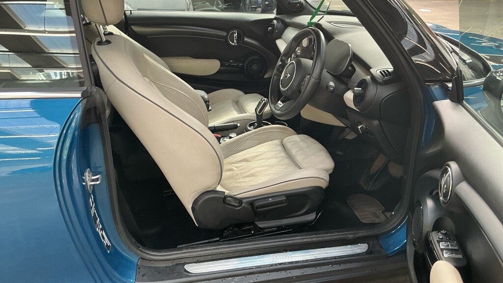 USED 2023 23 MINI CONVERTIBLE 1.5 Cooper Exclusive Convertible 2dr Petrol Steptronic Euro 6 (s/s) (136 ps) 