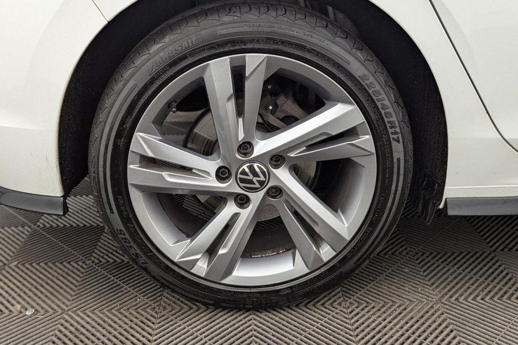 USED 2021 21 VOLKSWAGEN GOLF 1.5 TSI R-Line Hatchback 5dr Petrol Manual Euro 6 (s/s) (130 ps) Car Play, Cruise, Sensors