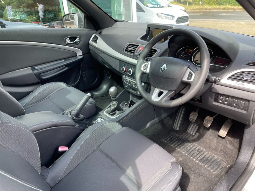 USED 2011 61 RENAULT MEGANE 1.9 dCi Dynamique TomTom Convertible 2dr Diesel Manual Euro 5 (130 ps) 