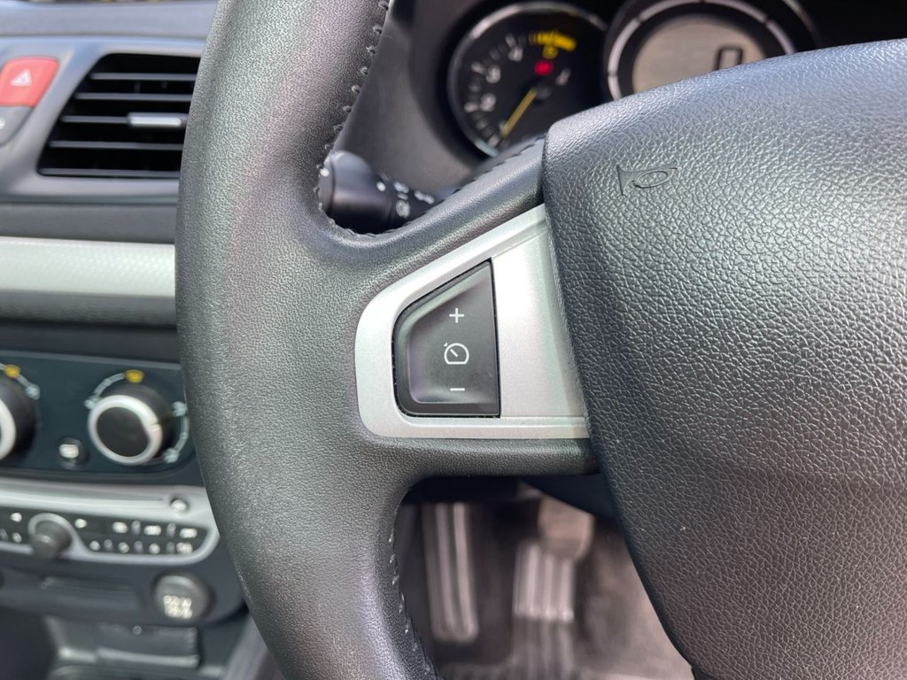 USED 2011 61 RENAULT MEGANE 1.9 dCi Dynamique TomTom Convertible 2dr Diesel Manual Euro 5 (130 ps) 