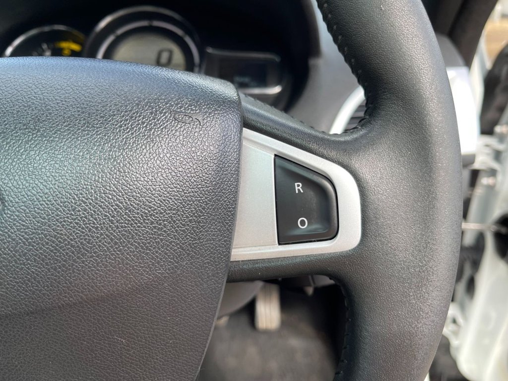 USED 2011 61 RENAULT MEGANE 1.9 dCi Dynamique TomTom Convertible 2dr Diesel Manual Euro 5 (130 ps) 