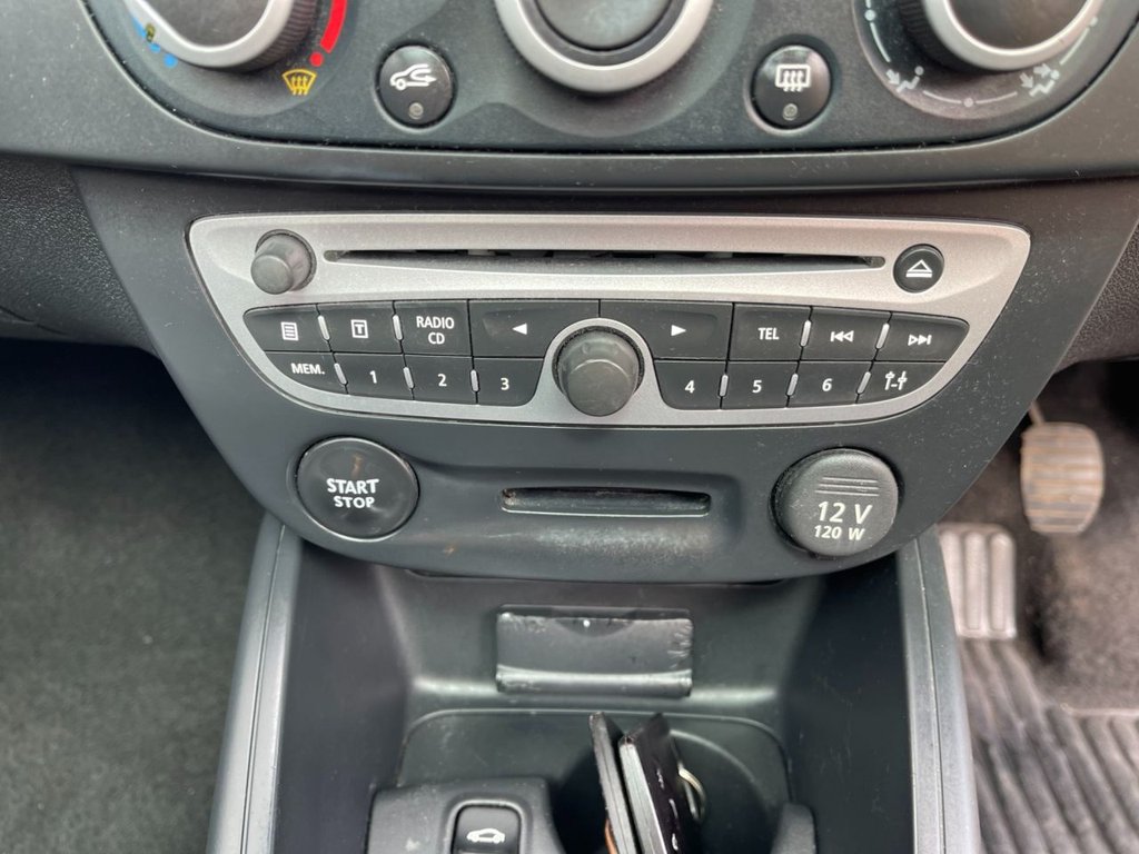 USED 2011 61 RENAULT MEGANE 1.9 dCi Dynamique TomTom Convertible 2dr Diesel Manual Euro 5 (130 ps) 