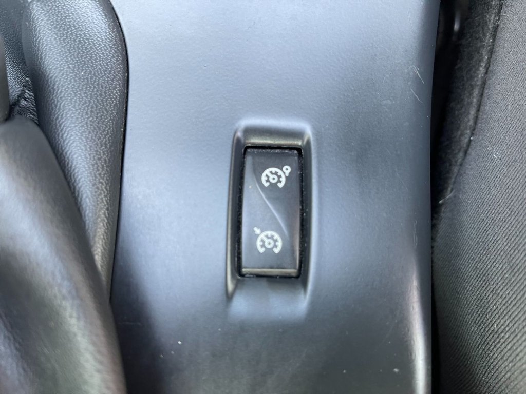 USED 2011 61 RENAULT MEGANE 1.9 dCi Dynamique TomTom Convertible 2dr Diesel Manual Euro 5 (130 ps) 