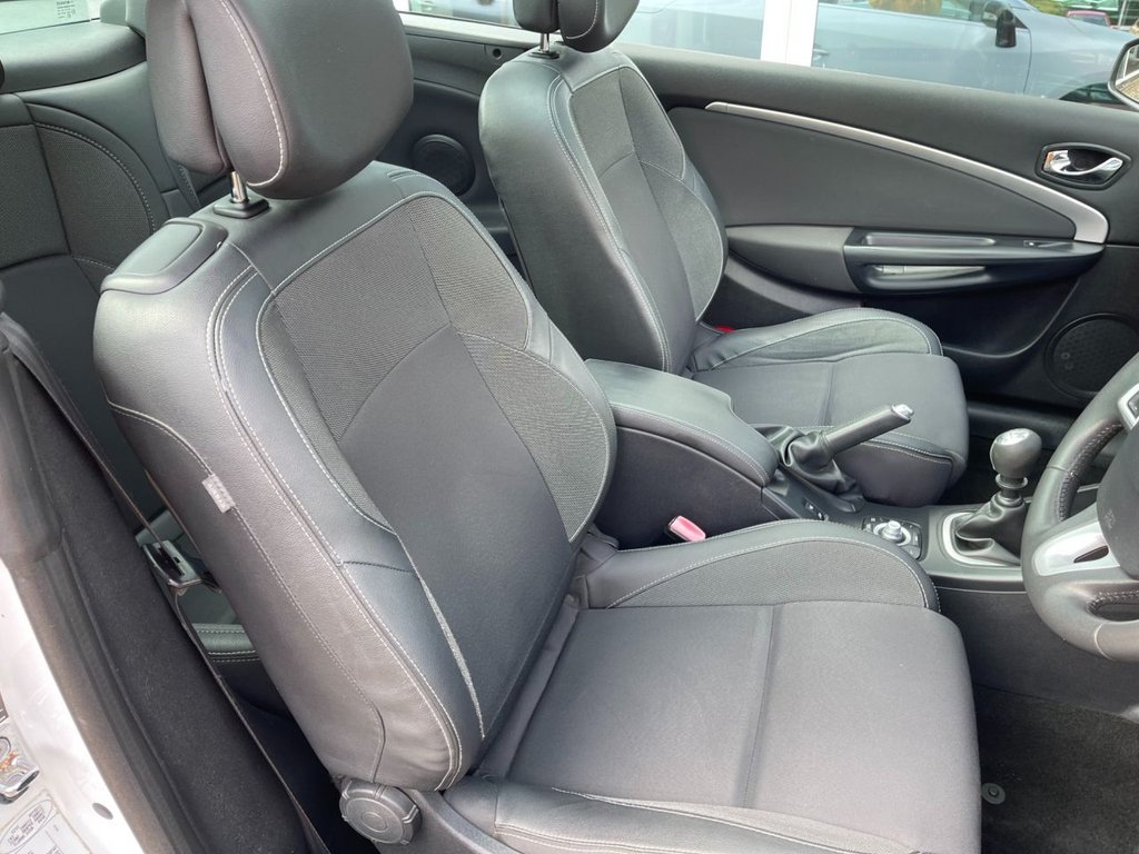 USED 2011 61 RENAULT MEGANE 1.9 dCi Dynamique TomTom Convertible 2dr Diesel Manual Euro 5 (130 ps) 