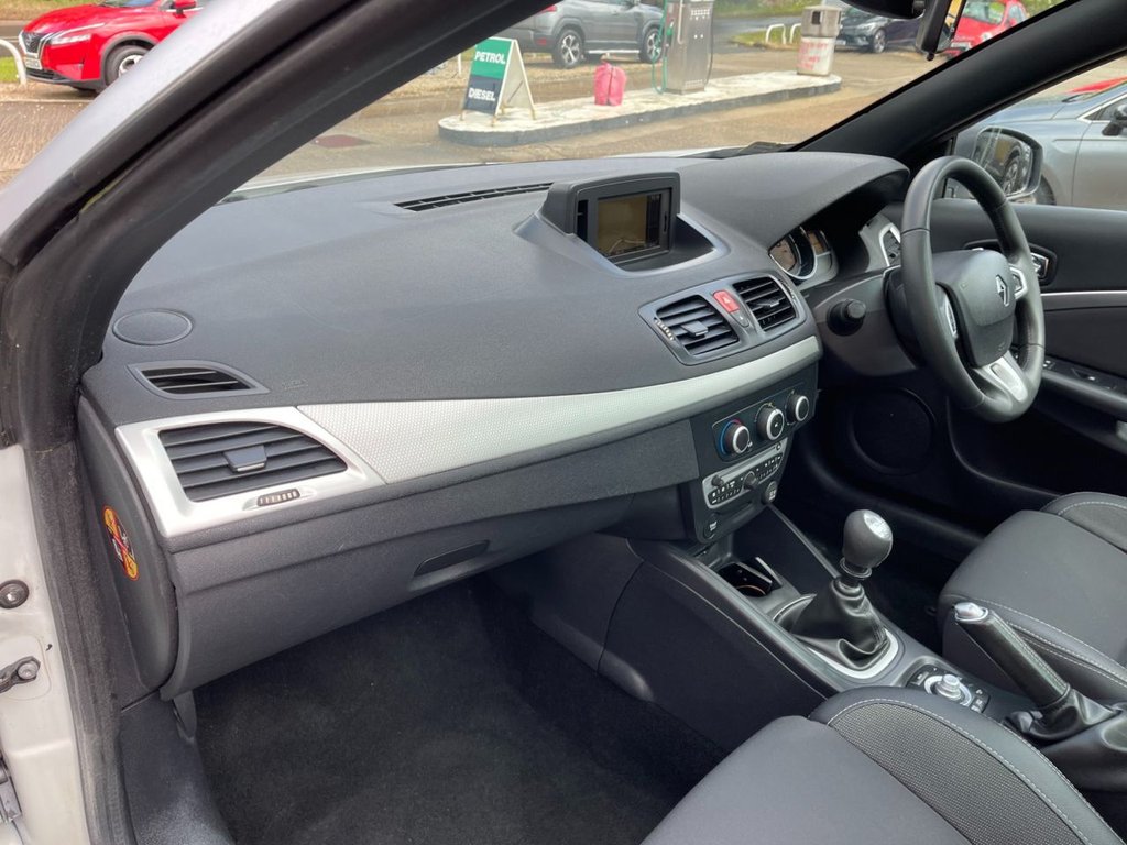 USED 2011 61 RENAULT MEGANE 1.9 dCi Dynamique TomTom Convertible 2dr Diesel Manual Euro 5 (130 ps) 
