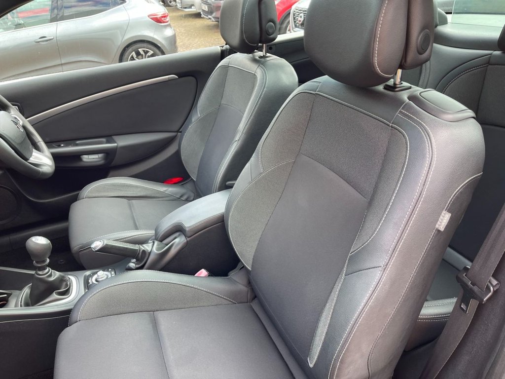 USED 2011 61 RENAULT MEGANE 1.9 dCi Dynamique TomTom Convertible 2dr Diesel Manual Euro 5 (130 ps) 