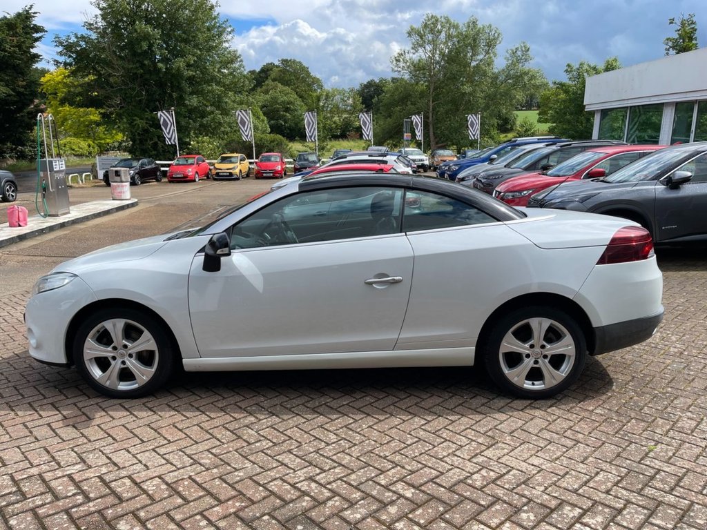 USED 2011 61 RENAULT MEGANE 1.9 dCi Dynamique TomTom Convertible 2dr Diesel Manual Euro 5 (130 ps) 