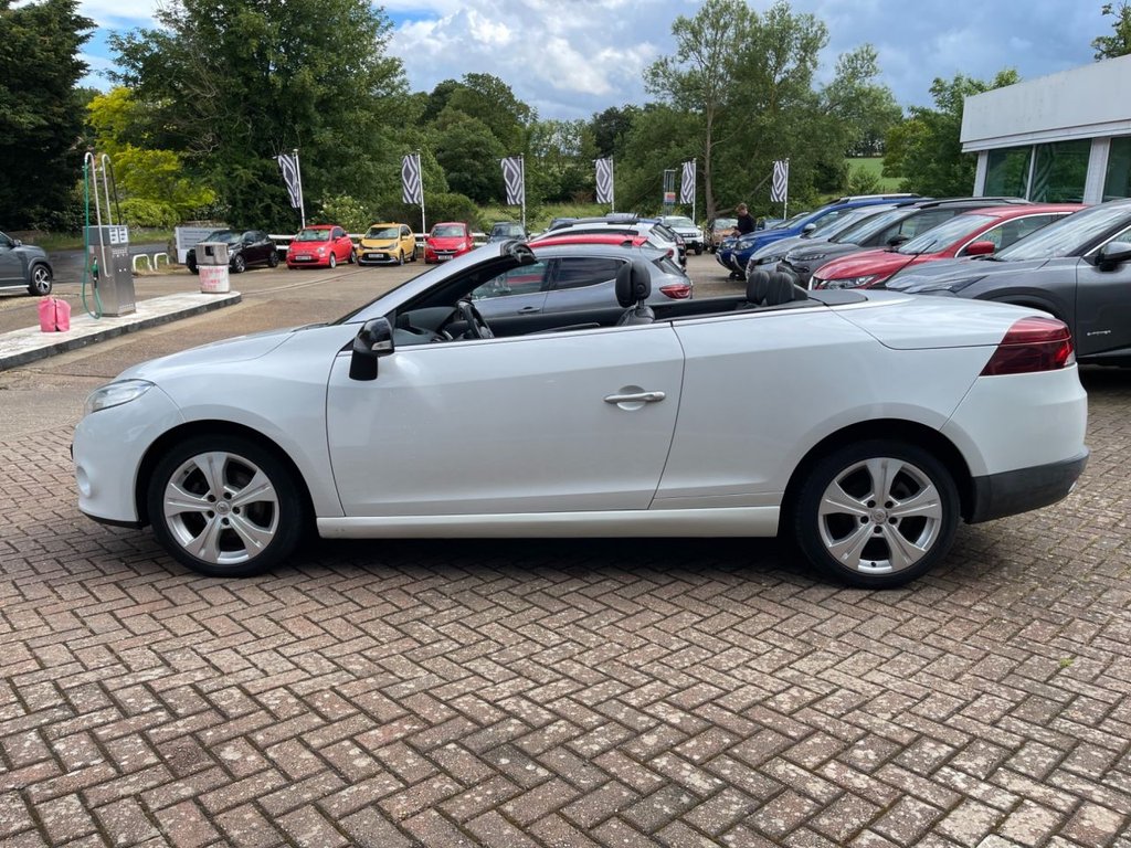 USED 2011 61 RENAULT MEGANE 1.9 dCi Dynamique TomTom Convertible 2dr Diesel Manual Euro 5 (130 ps) 
