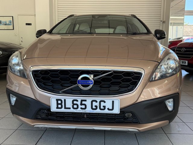 View our VOLVO V40 CROSS COUNTRY