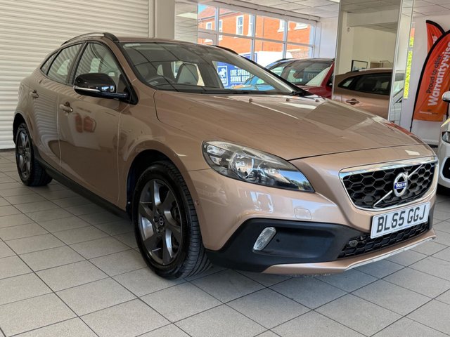 View our VOLVO V40 CROSS COUNTRY