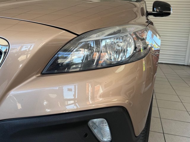 View our VOLVO V40 CROSS COUNTRY