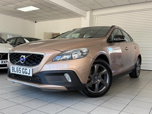 View our VOLVO V40 CROSS COUNTRY