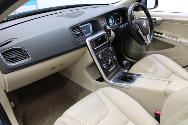 View our VOLVO V60