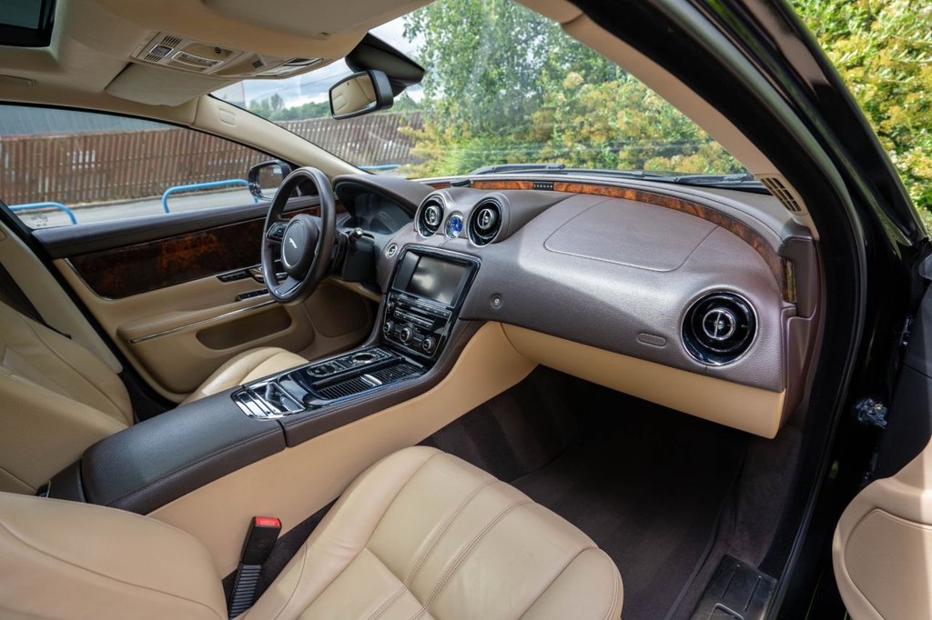 USED 2012 61 JAGUAR XJ JAGUAR XJ L 5.0 PETROL AUTO IMMACULATELY PRESENTED LEFT HAND DRIVE LONG WHEEL BASE IDEAL FOR OVERSEAS PROPERTY OWNERS LUXURIOUSLY APPOINTED THROUGHOUT