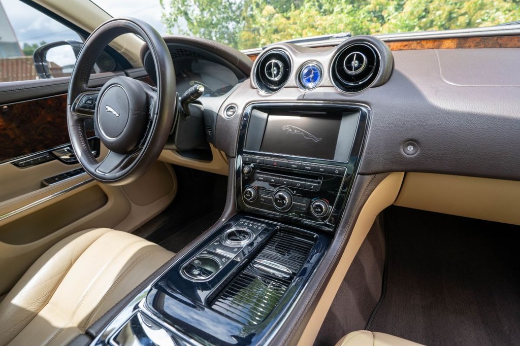 USED 2012 61 JAGUAR XJ JAGUAR XJ L 5.0 PETROL AUTO IMMACULATELY PRESENTED LEFT HAND DRIVE LONG WHEEL BASE IDEAL FOR OVERSEAS PROPERTY OWNERS LUXURIOUSLY APPOINTED THROUGHOUT