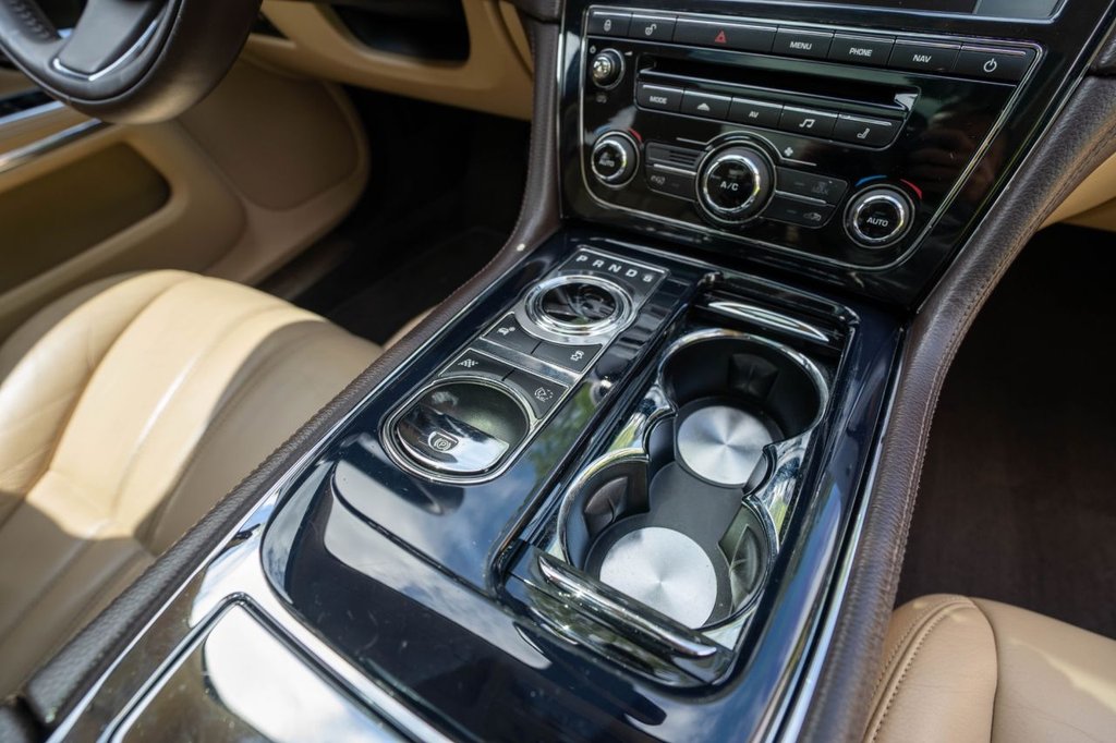 USED 2012 61 JAGUAR XJ JAGUAR XJ L 5.0 PETROL AUTO IMMACULATELY PRESENTED LEFT HAND DRIVE LONG WHEEL BASE IDEAL FOR OVERSEAS PROPERTY OWNERS LUXURIOUSLY APPOINTED THROUGHOUT