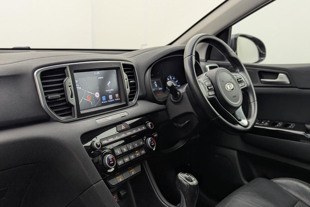 USED 2017 67 KIA SPORTAGE 1.7 CRDi 3 SUV 5dr Diesel Manual Euro 6 (s/s) (114 bhp) Pan Roof, Sat Nav, Car Play